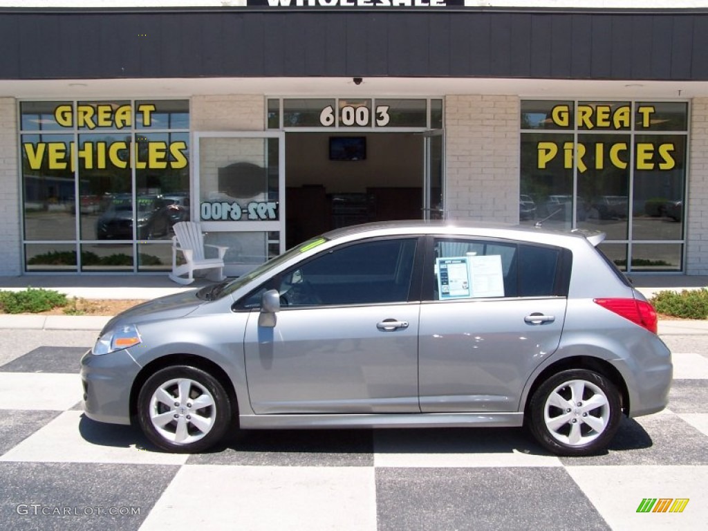 2011 Versa 1.8 SL Hatchback - Brilliant Silver Metallic / Charcoal photo #1