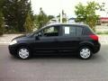 Super Black - Versa 1.8 S Hatchback Photo No. 4