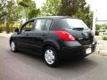 Super Black - Versa 1.8 S Hatchback Photo No. 5