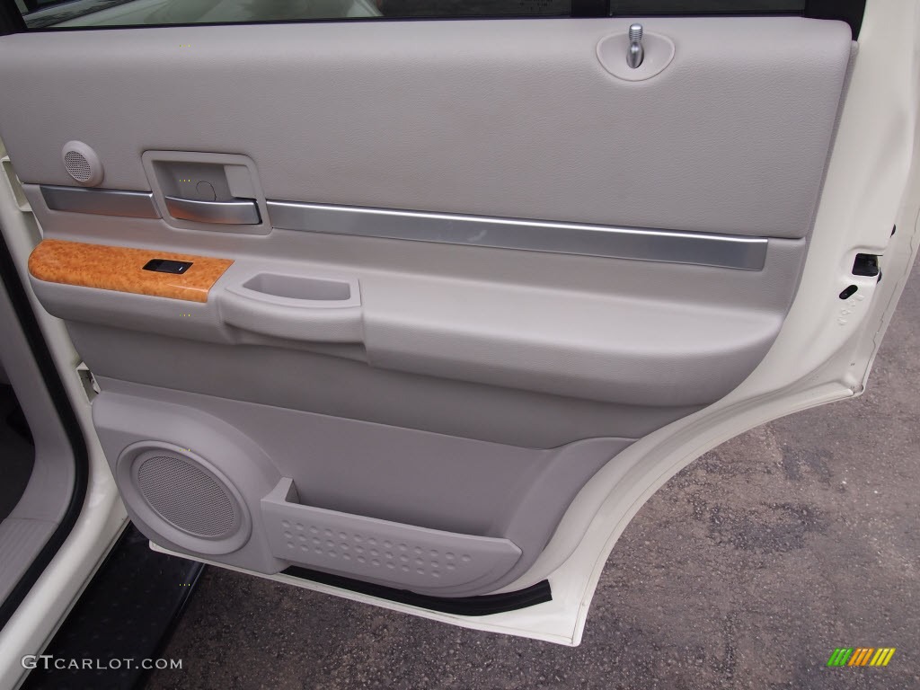2007 Aspen Limited HEMI 4WD - Cool Vanilla White / Dark Khaki/Light Graystone photo #7