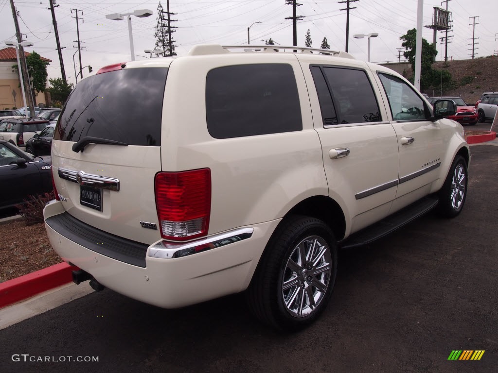 2007 Aspen Limited HEMI 4WD - Cool Vanilla White / Dark Khaki/Light Graystone photo #9