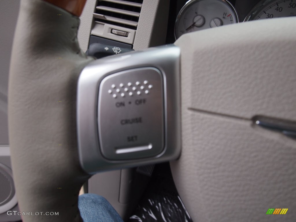 2007 Aspen Limited HEMI 4WD - Cool Vanilla White / Dark Khaki/Light Graystone photo #23