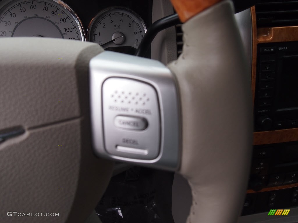 2007 Aspen Limited HEMI 4WD - Cool Vanilla White / Dark Khaki/Light Graystone photo #24