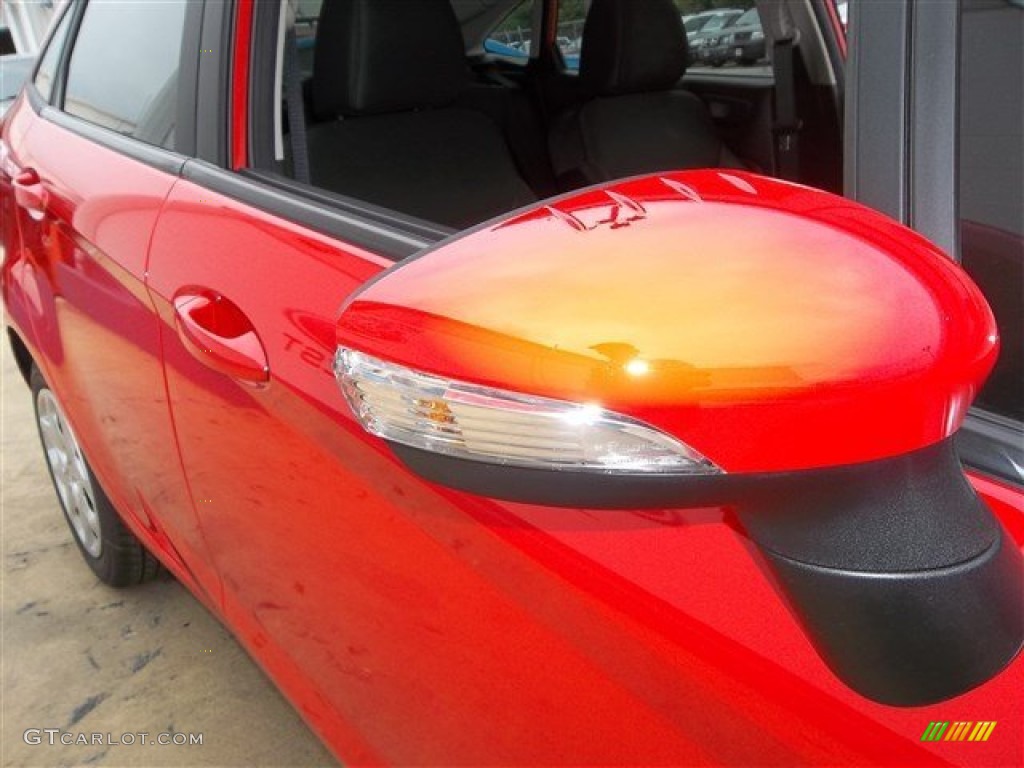 2013 Fiesta SE Sedan - Race Red / Charcoal Black photo #9