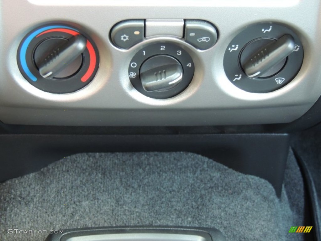 2007 GMC Canyon SLE Extended Cab Controls Photos