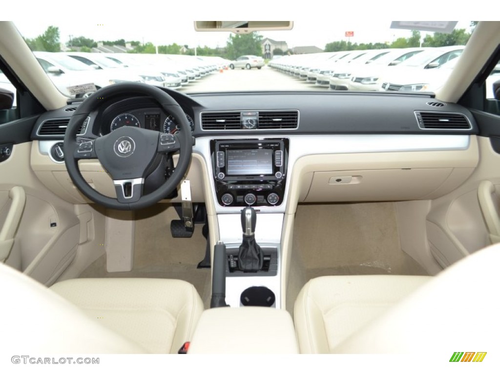 2013 Volkswagen Passat 2.5L SE Dashboard Photos