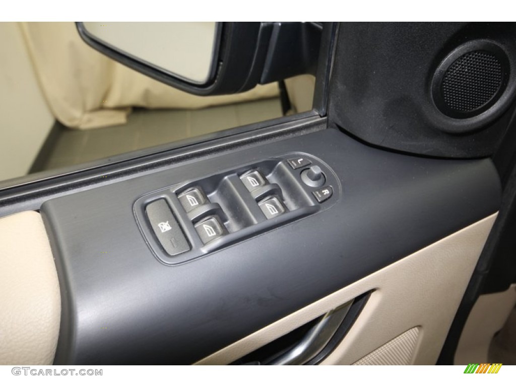 2010 Land Rover LR2 HSE Controls Photo #81531083
