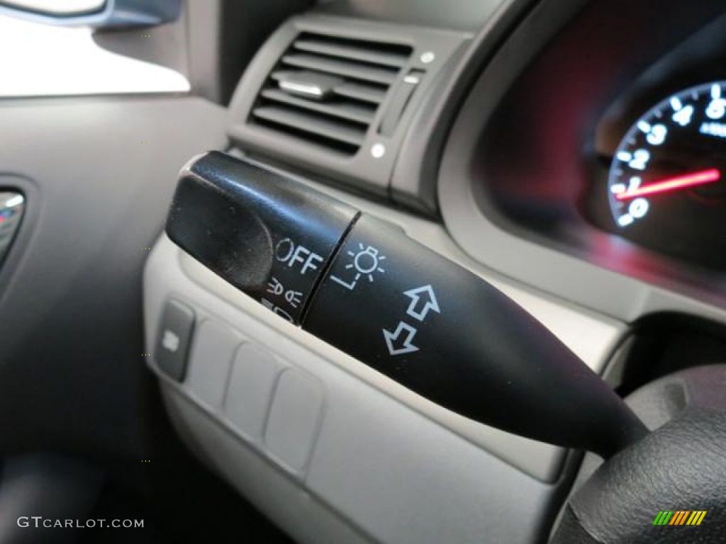2006 Honda Odyssey EX-L Controls Photo #81531281