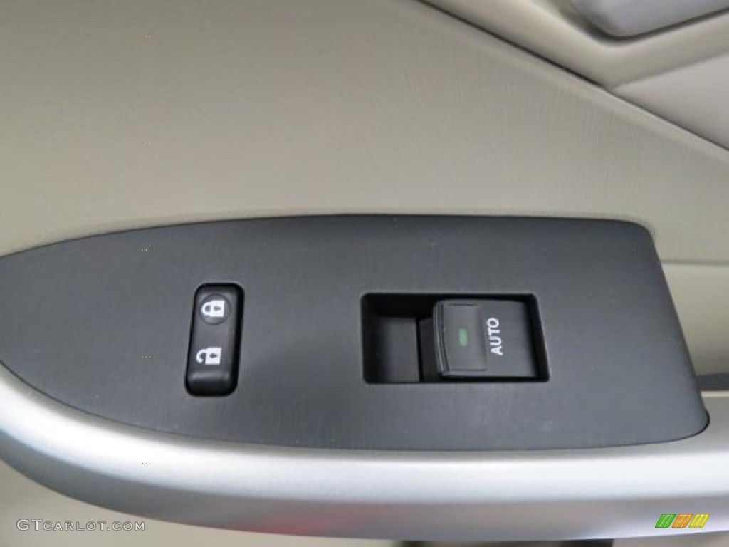 2011 Toyota Prius Hybrid V Controls Photos