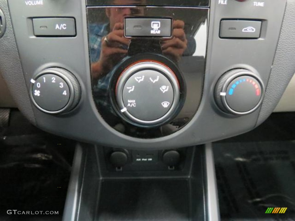 2010 Kia Forte LX Controls Photo #81532517