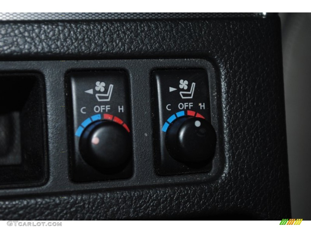 2006 Infiniti M 45 Sedan Controls Photo #81533458