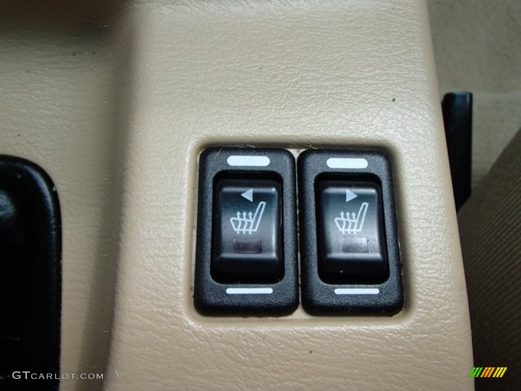 2005 Subaru Forester 2.5 XS Controls Photo #81533892