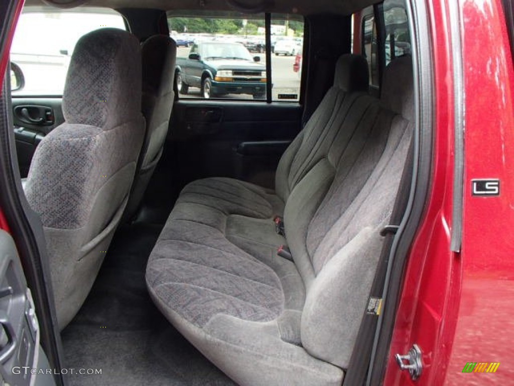 2002 Chevrolet S10 LS Crew Cab 4x4 Rear Seat Photo #81534263