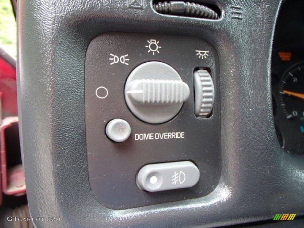 2002 Chevrolet S10 LS Crew Cab 4x4 Controls Photos