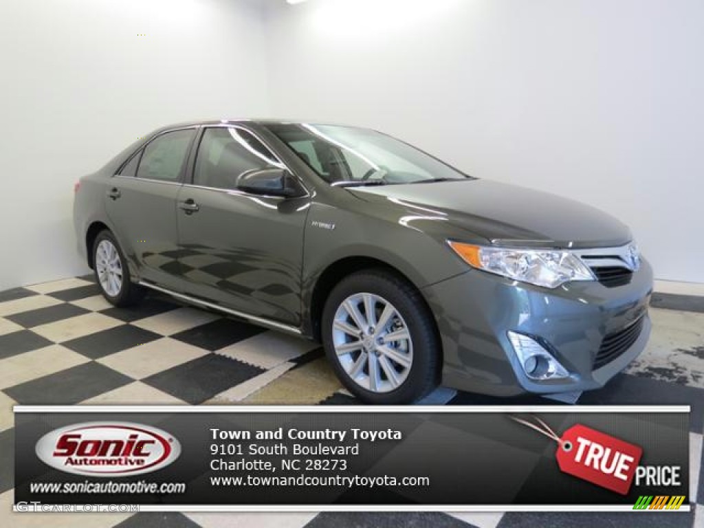 2013 Camry Hybrid XLE - Cypress Green Metallic / Ivory photo #1