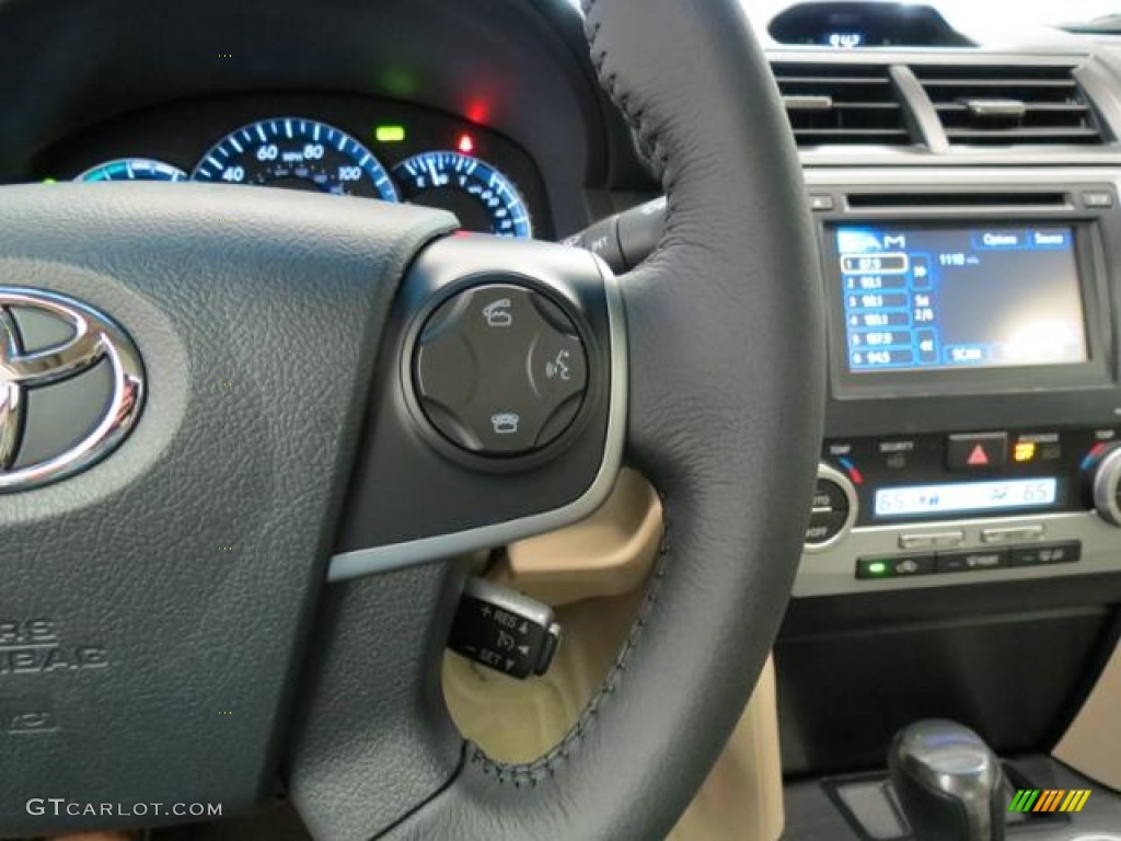 2013 Toyota Camry Hybrid XLE Controls Photo #81535169