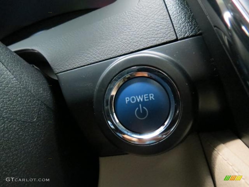 2013 Toyota Camry Hybrid XLE Controls Photo #81535199