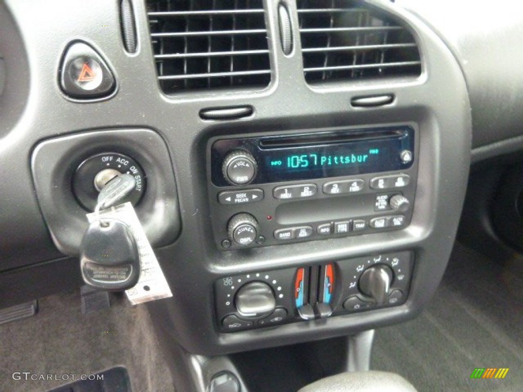 2005 Chevrolet Monte Carlo LS Controls Photos