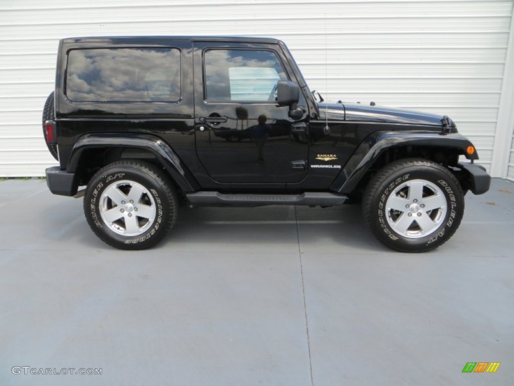 2011 Wrangler Sahara 4x4 - Black / Black photo #3