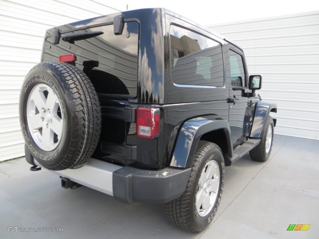 2011 Wrangler Sahara 4x4 - Black / Black photo #4