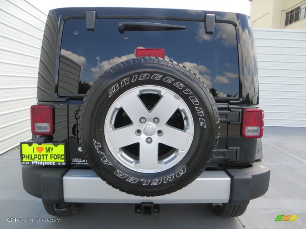 2011 Wrangler Sahara 4x4 - Black / Black photo #5