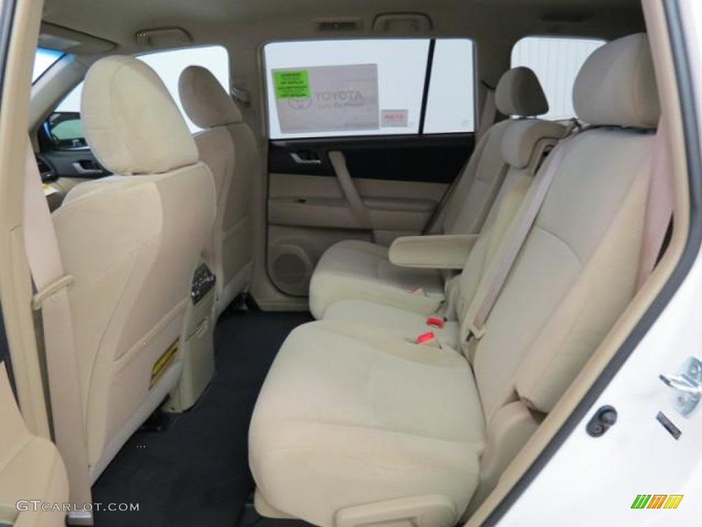 2013 Toyota Highlander Standard Highlander Model Rear Seat Photos
