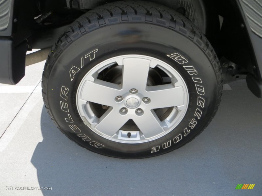 2011 Wrangler Sahara 4x4 - Black / Black photo #13