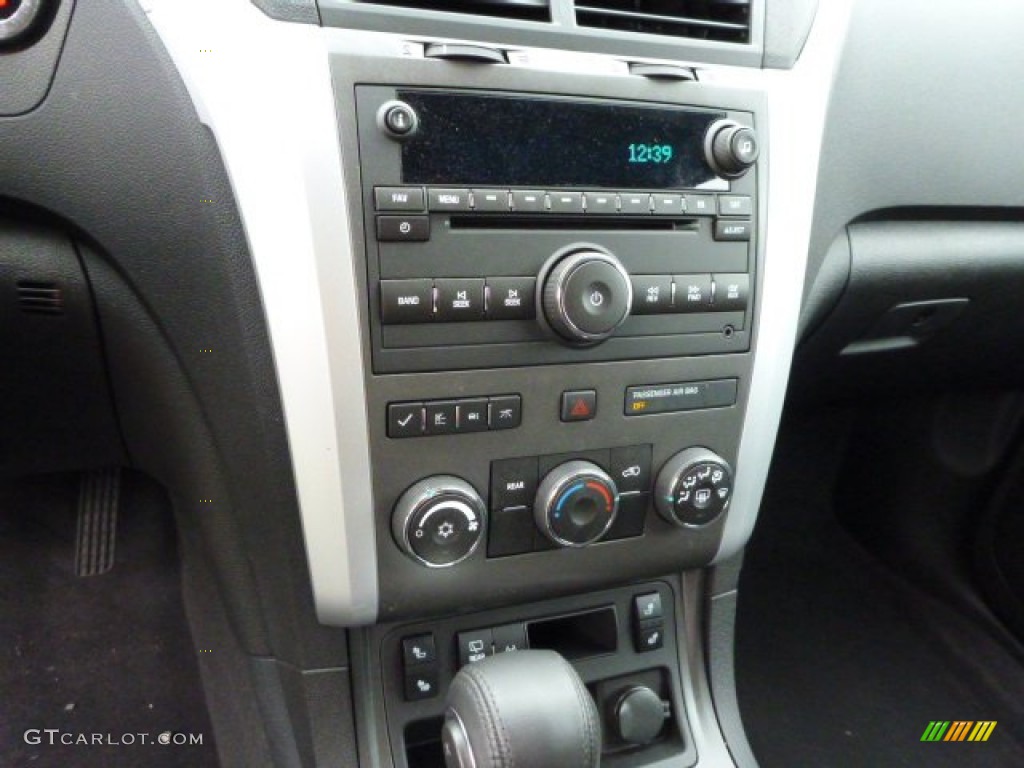 2012 Chevrolet Traverse LT AWD Controls Photos