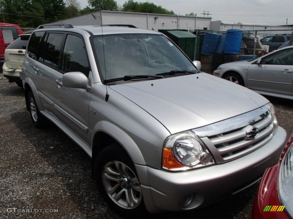 2004 XL7 EX 4x4 - Silky Silver Metallic / Gray photo #1