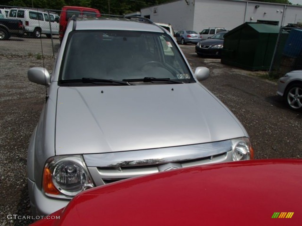 2004 XL7 EX 4x4 - Silky Silver Metallic / Gray photo #2