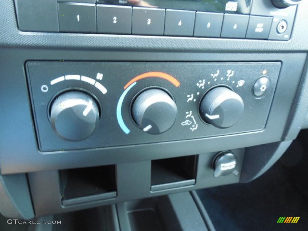 2009 Dodge Dakota ST Crew Cab Controls Photos
