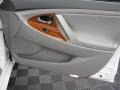 Super White - Camry XLE Photo No. 14