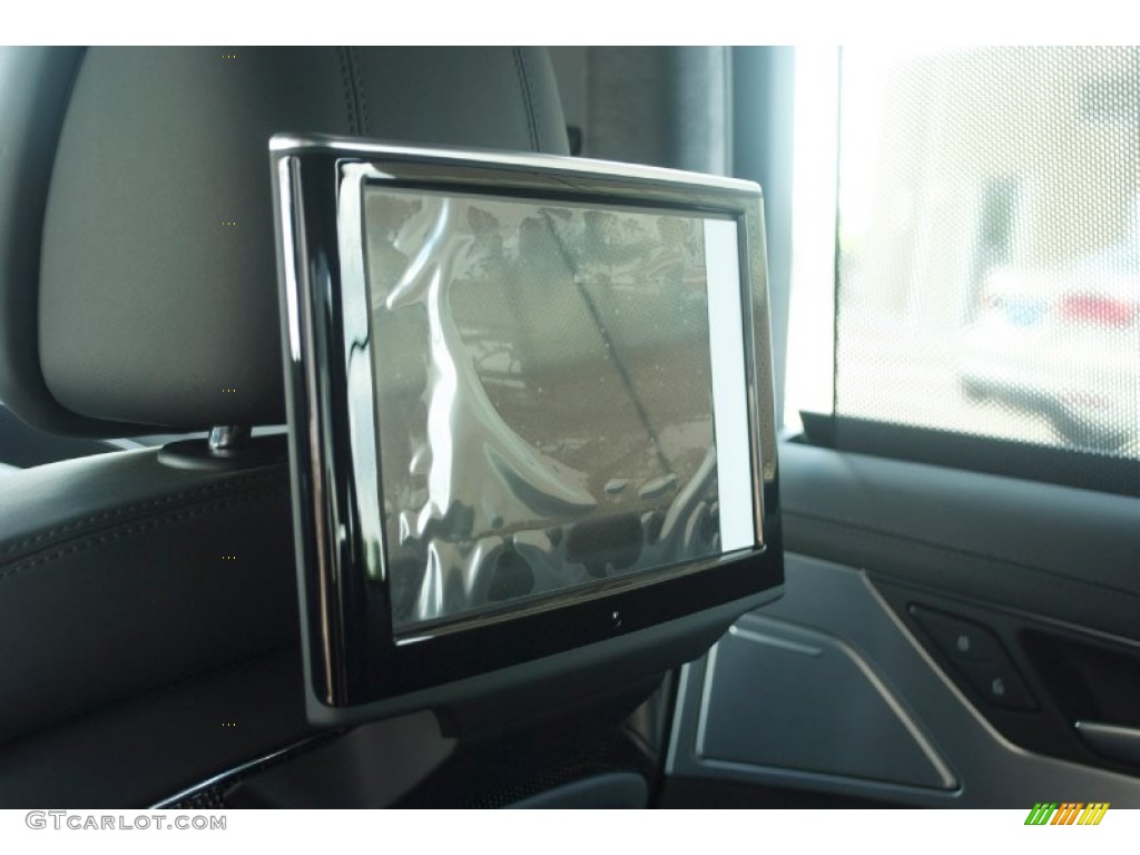 2013 Audi S8 4.0 TFSI quattro Sedan Entertainment System Photos