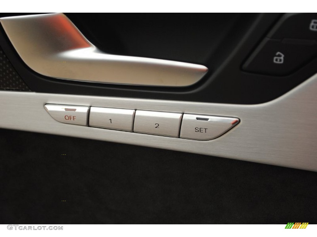2013 Audi S8 4.0 TFSI quattro Sedan Controls Photo #81552915