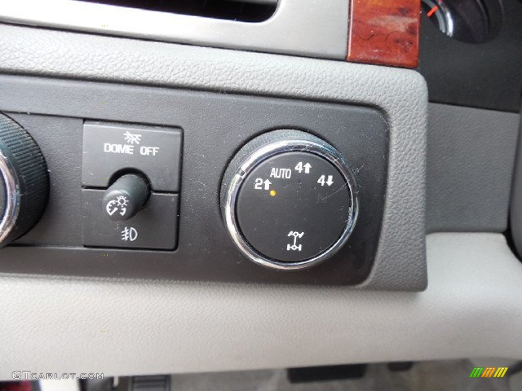 2010 Chevrolet Suburban LTZ 4x4 Controls Photos