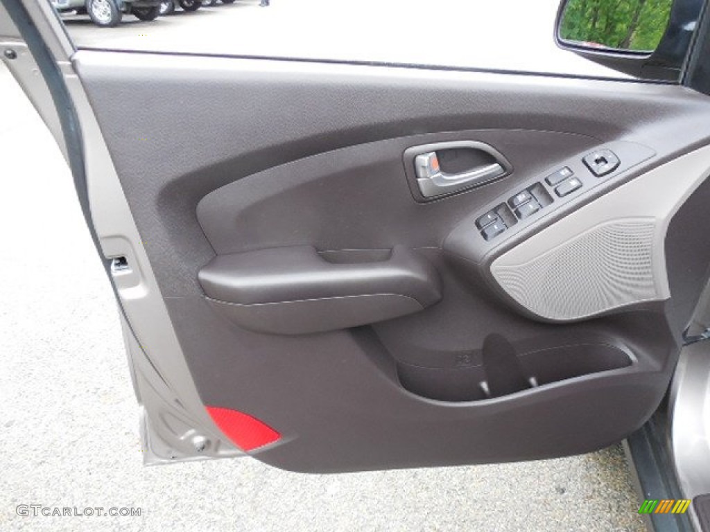 2011 Hyundai Tucson GL Taupe Door Panel Photo #81559206