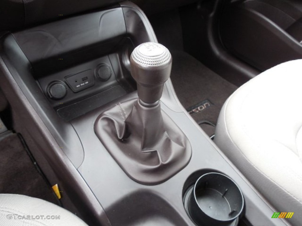 2011 Hyundai Tucson GL Transmission Photos