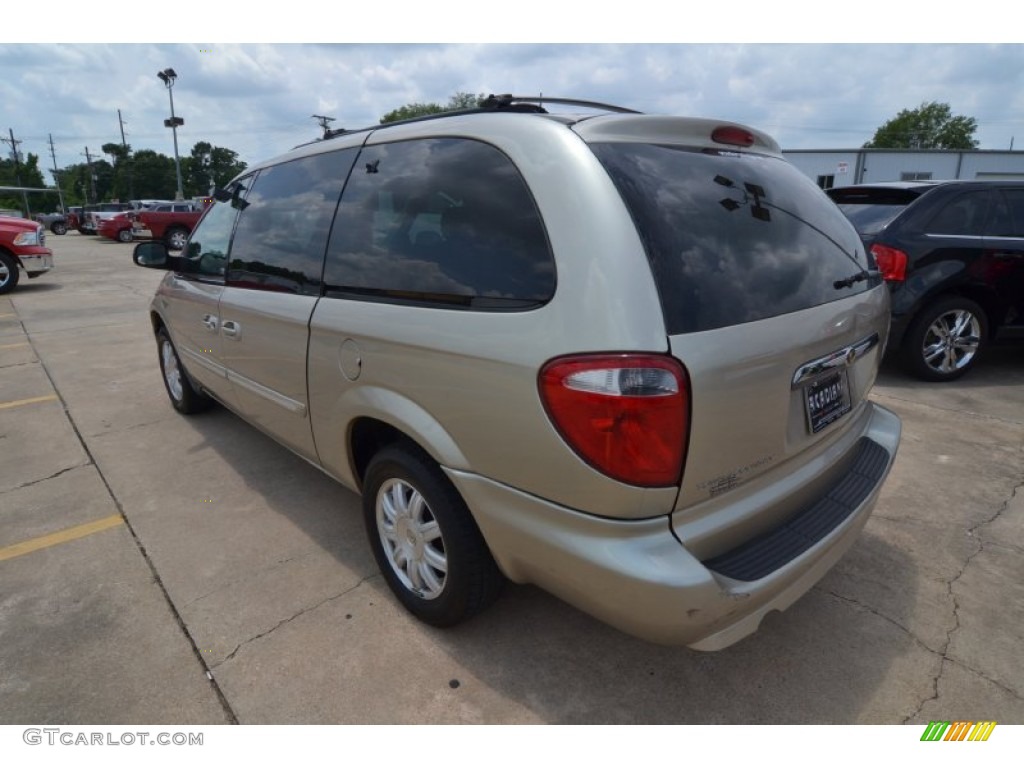 2007 Town & Country Touring - Linen Gold Metallic / Dark Khaki/Light Graystone photo #3