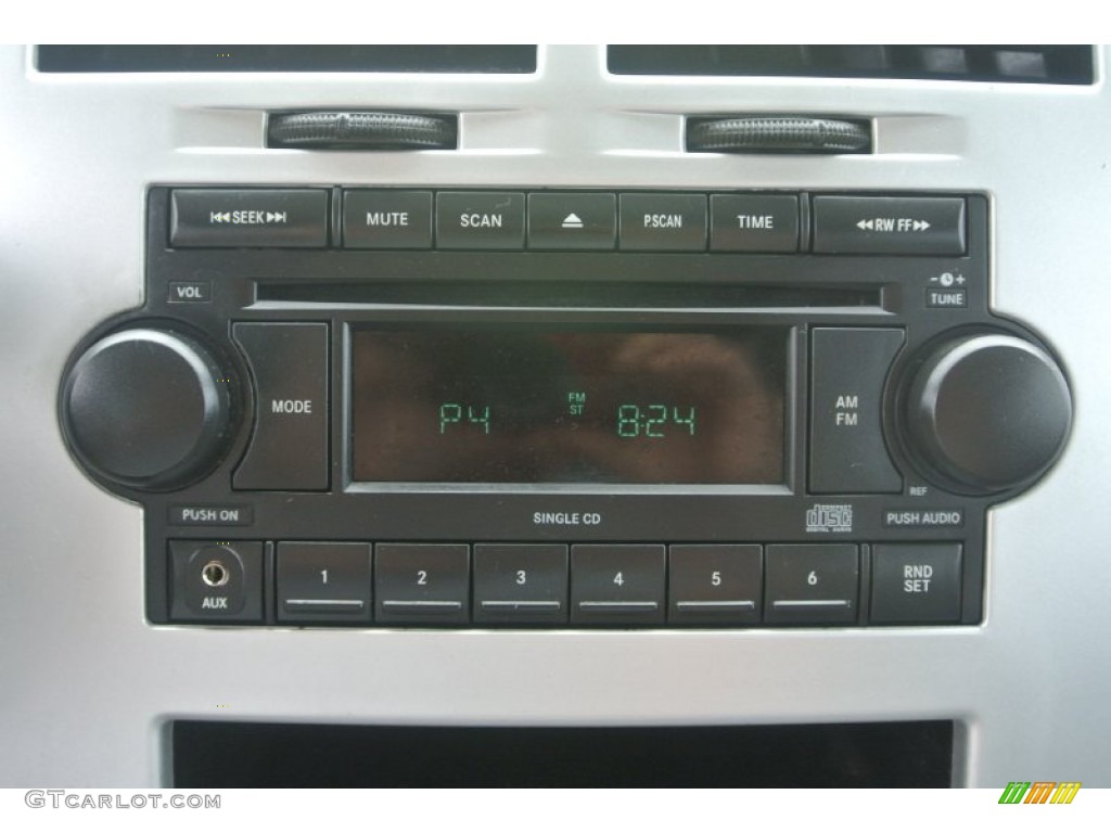 2007 Dodge Caliber SXT Audio System Photo #81560356