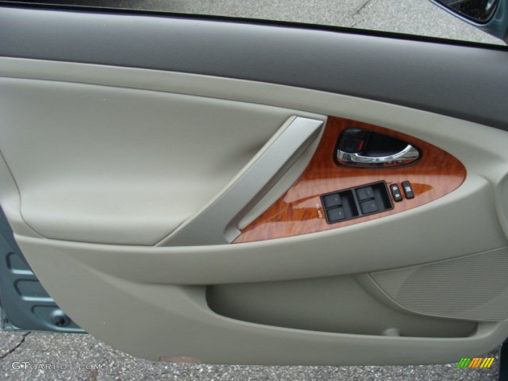 2011 Toyota Camry XLE Bisque Door Panel Photo #81564966