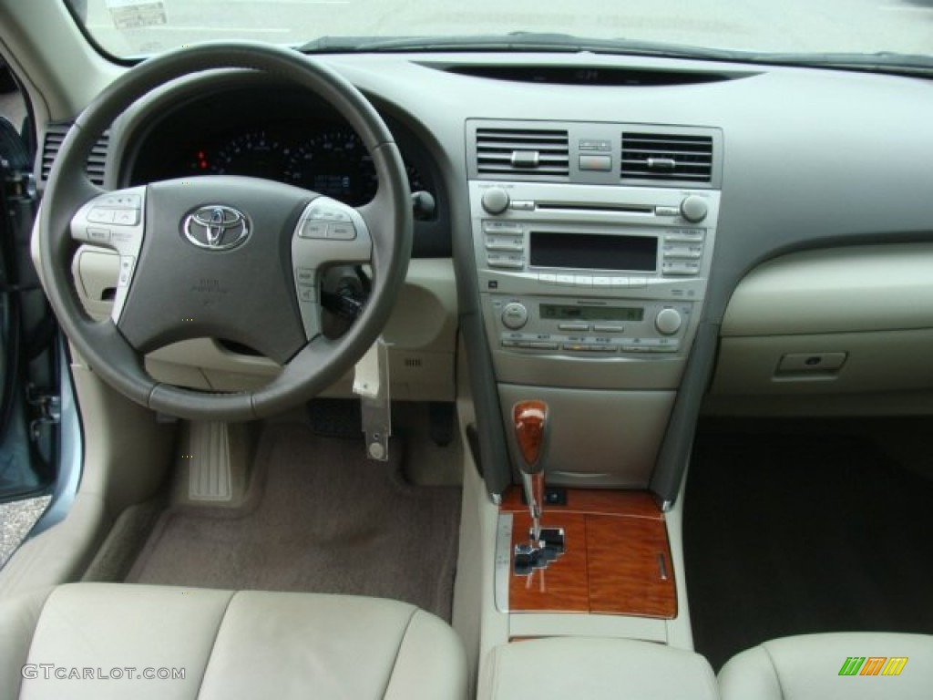2011 Toyota Camry XLE Dashboard Photos