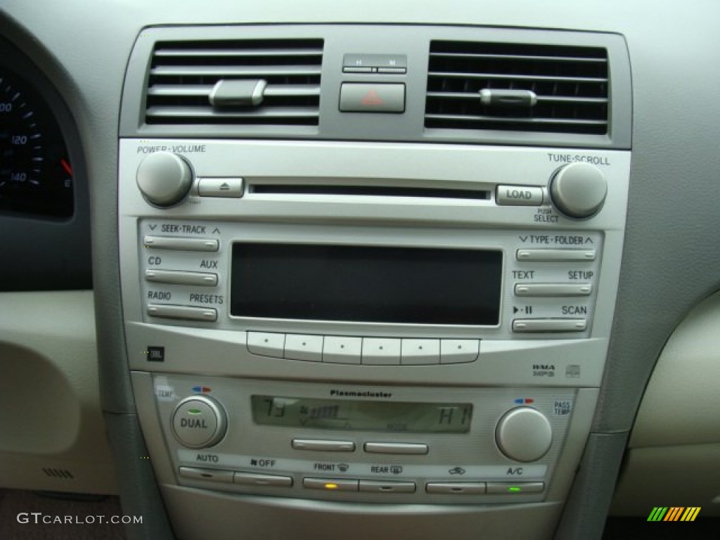 2011 Toyota Camry XLE Controls Photo #81565055