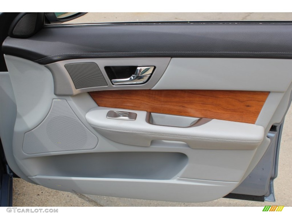 2009 Jaguar XF Luxury Dove/Charcoal Door Panel Photo #81566577