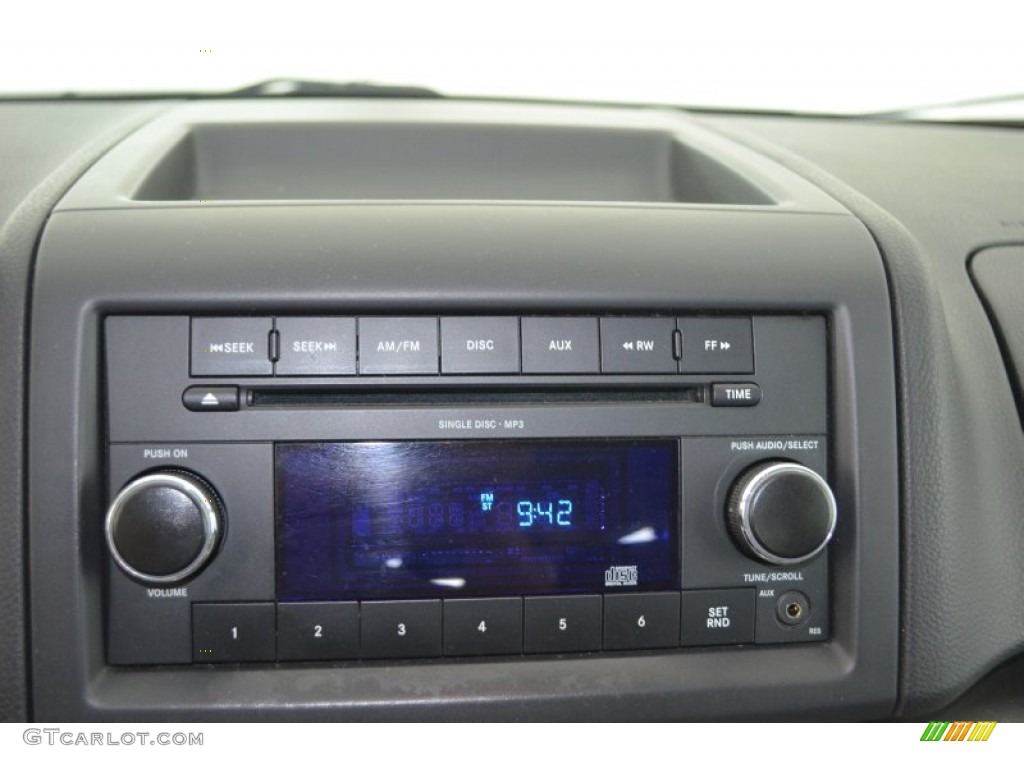 2009 Volkswagen Routan S Audio System Photos