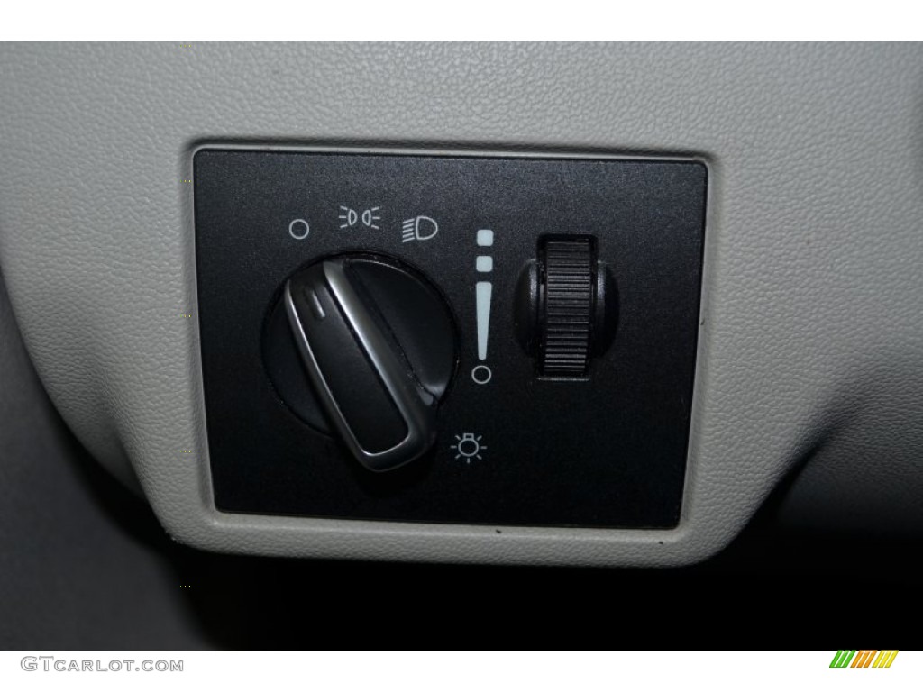 2009 Volkswagen Routan S Controls Photo #81567649