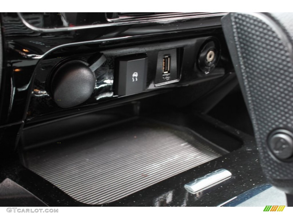 2010 Escape Limited V6 4WD - Black / Charcoal Black photo #17
