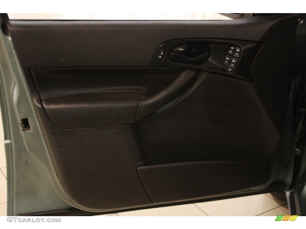 2005 Focus ZX5 SES Hatchback - Light Tundra Metallic / Charcoal/Charcoal photo #4