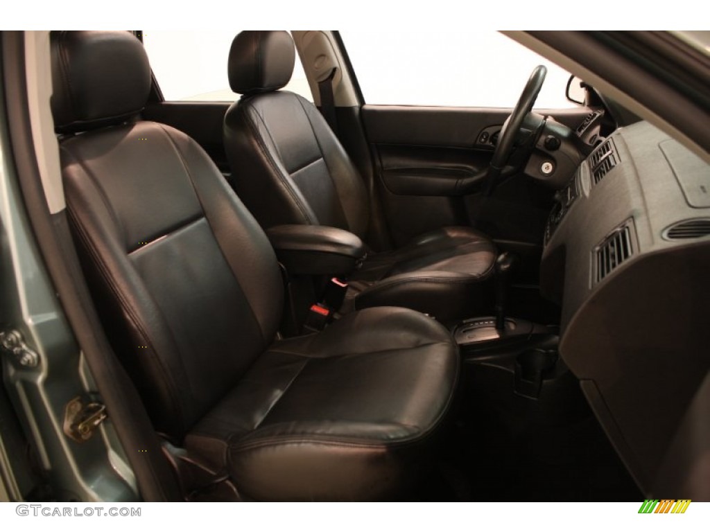 2005 Focus ZX5 SES Hatchback - Light Tundra Metallic / Charcoal/Charcoal photo #10
