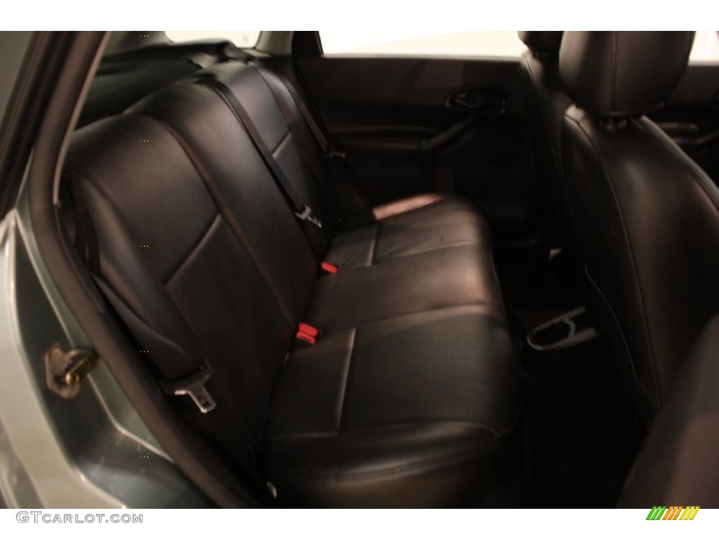 2005 Focus ZX5 SES Hatchback - Light Tundra Metallic / Charcoal/Charcoal photo #11
