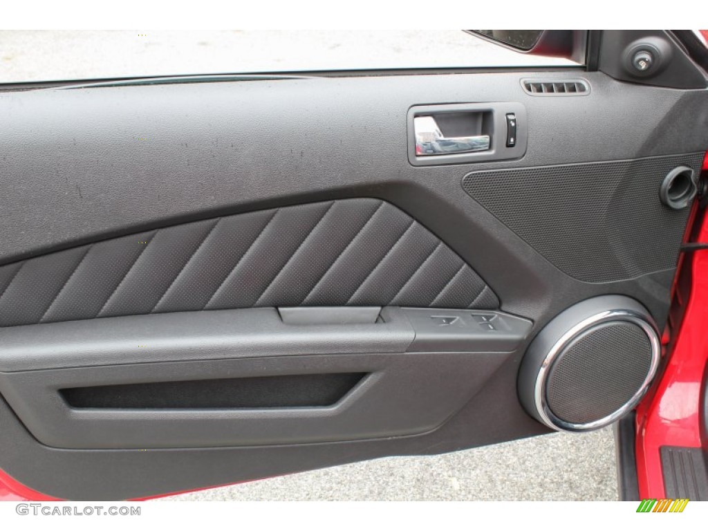 2010 Ford Mustang V6 Premium Convertible Charcoal Black Door Panel Photo #81568120